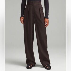 Lululemon Pleat-Front High-Rise Trouser
Regular color espresso